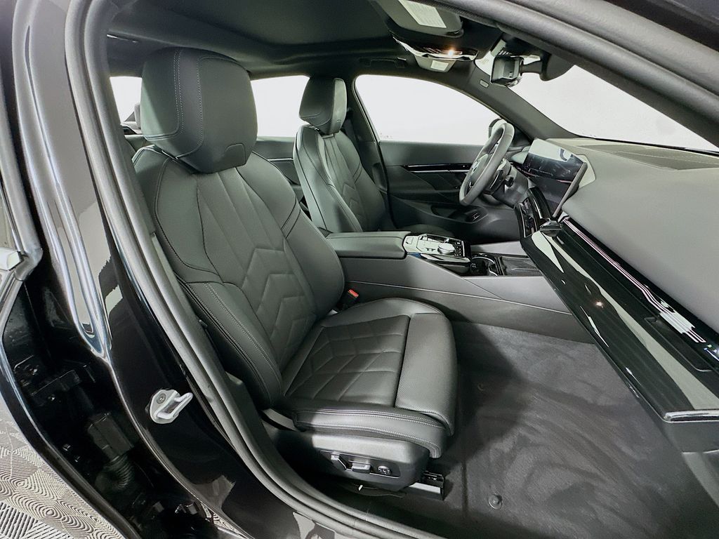 Thumbnail: 2025 BMW 5 Series - 29