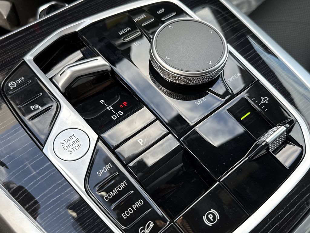 Thumbnail: 2027 BMW X7 - 16