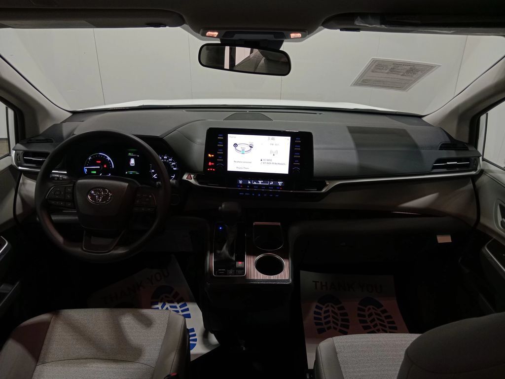 2023 Toyota Sienna LE