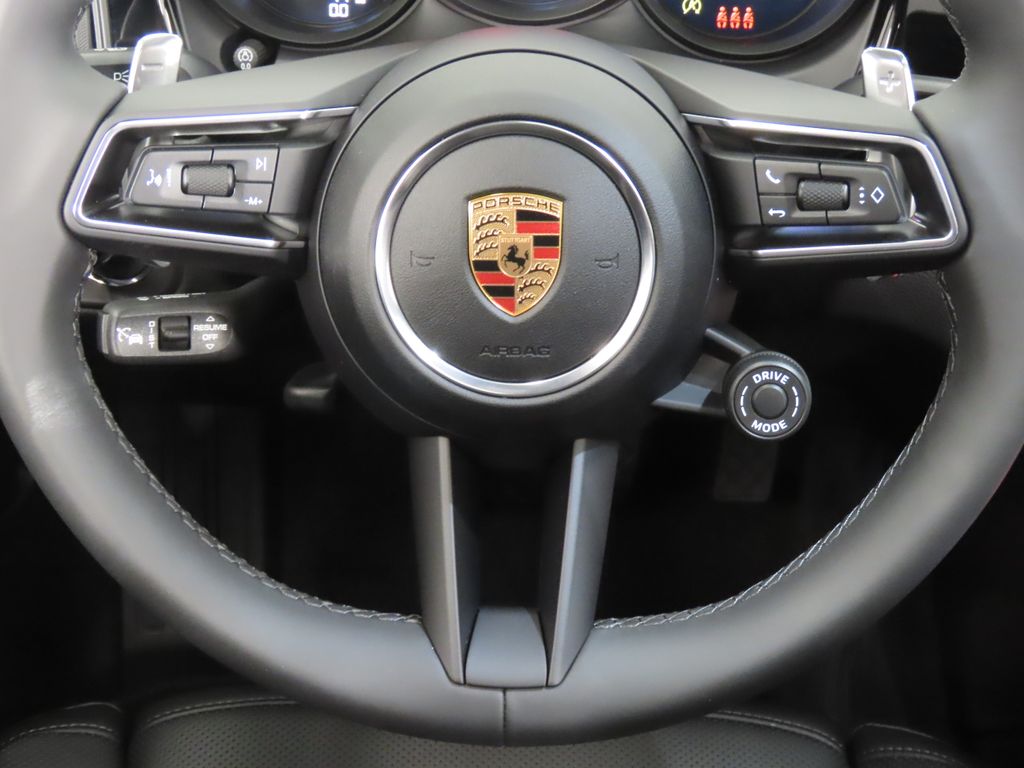 Thumbnail: 2026 Porsche Macan - 19