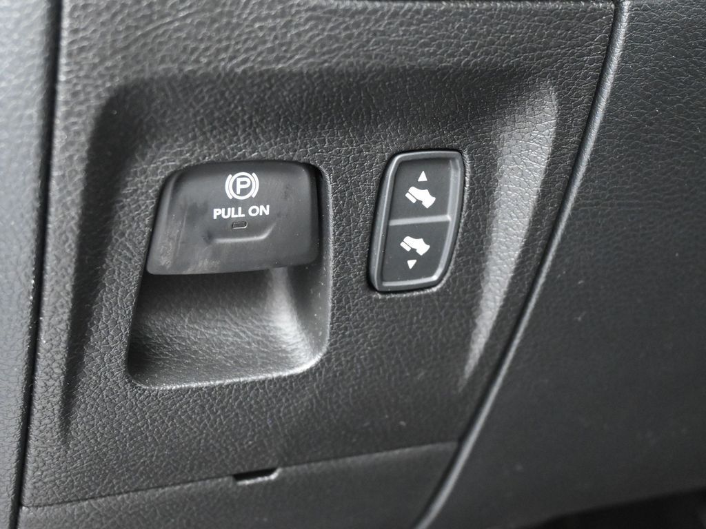 New 2026 Diamond Black Crystal Pearlcoat Ram RHO image 16