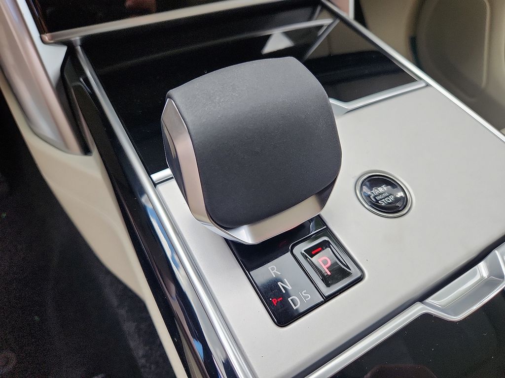 Thumbnail: 2025 Land Rover Range Rover - 7