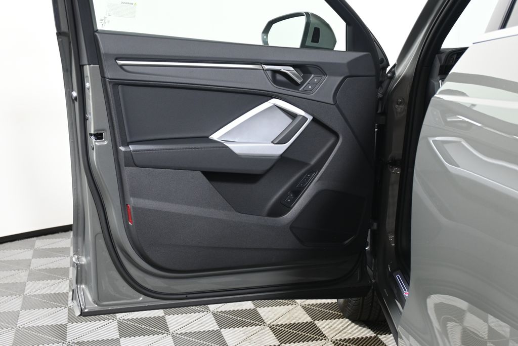 Thumbnail: 2025 Audi Q3 - 23