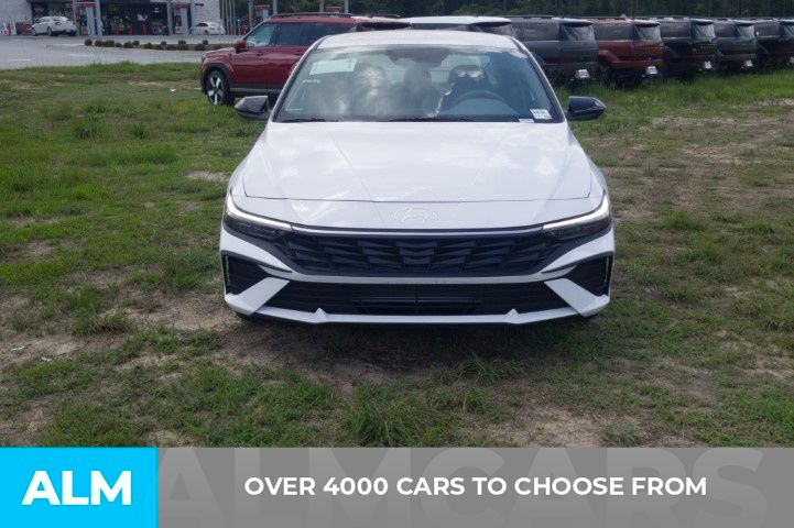 Used 2025 White Hyundai SEL Sport image 2