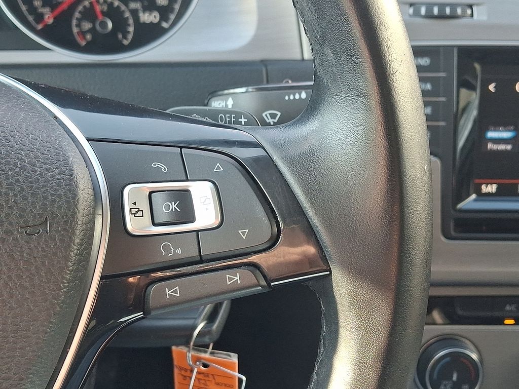 Thumbnail: 2015 Volkswagen Golf - 20