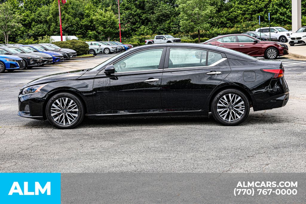 Used 2025 Black Nissan 2.5 SV image 9