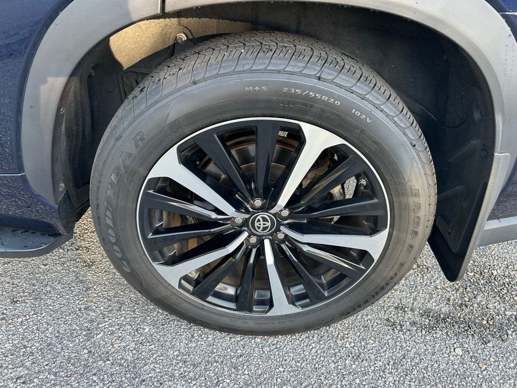 Thumbnail: 2021 Toyota Highlander - 9