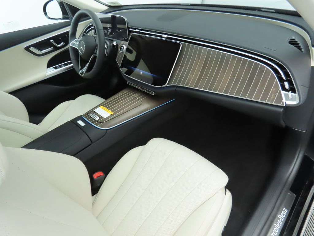 Thumbnail: 2025 Mercedes-Benz E-Class - 18