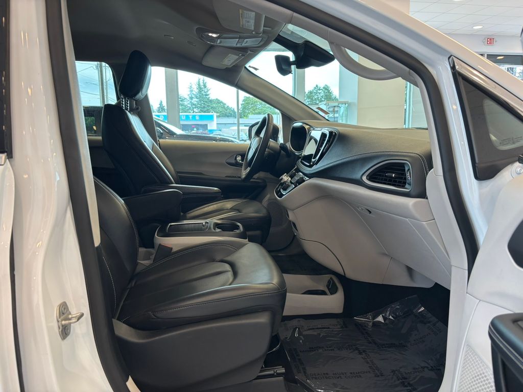 2023 Chrysler Pacifica Hybrid Touring L