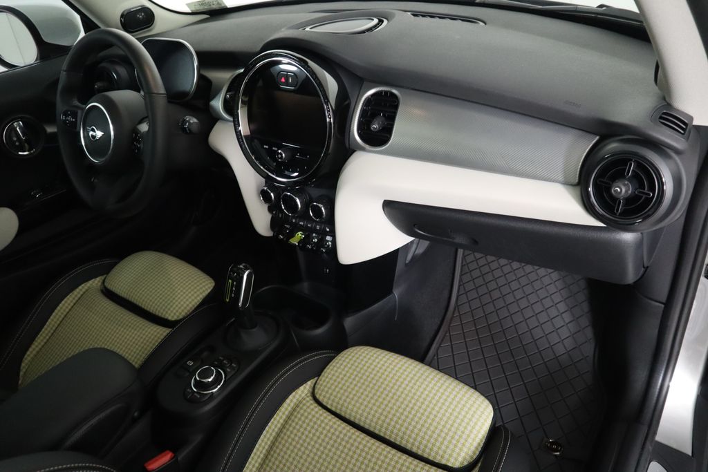 2024 MINI Cooper SE 18