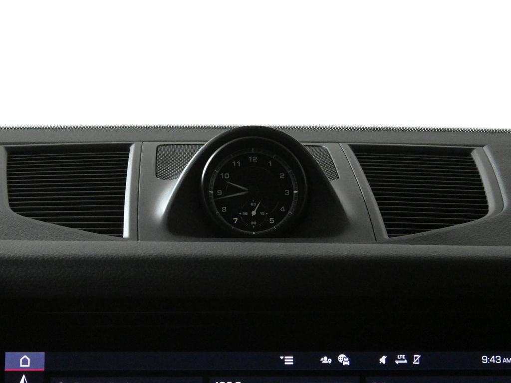 Thumbnail: 2026 Porsche Macan - 22