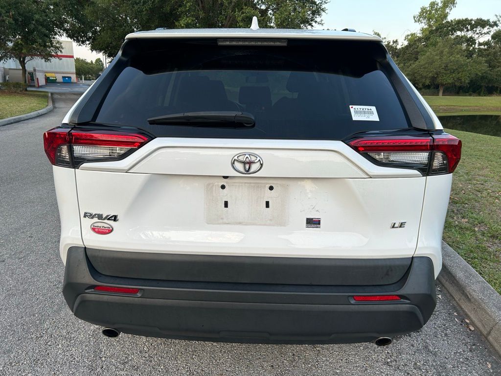 2021 Toyota RAV4 LE 4
