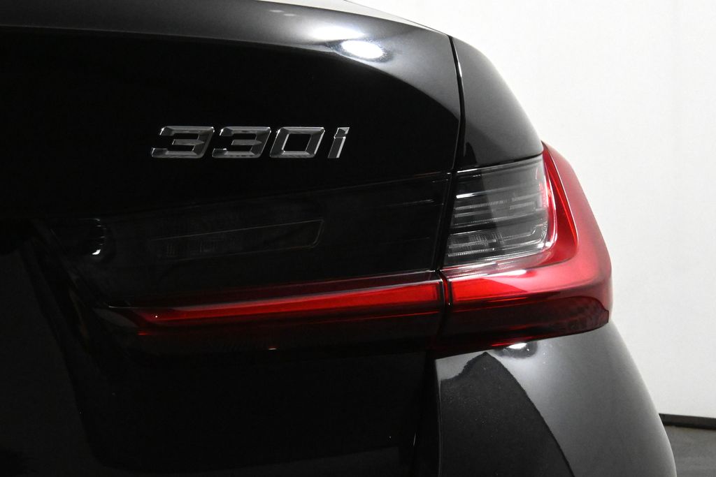 Thumbnail: 2025 BMW 3 Series - 13