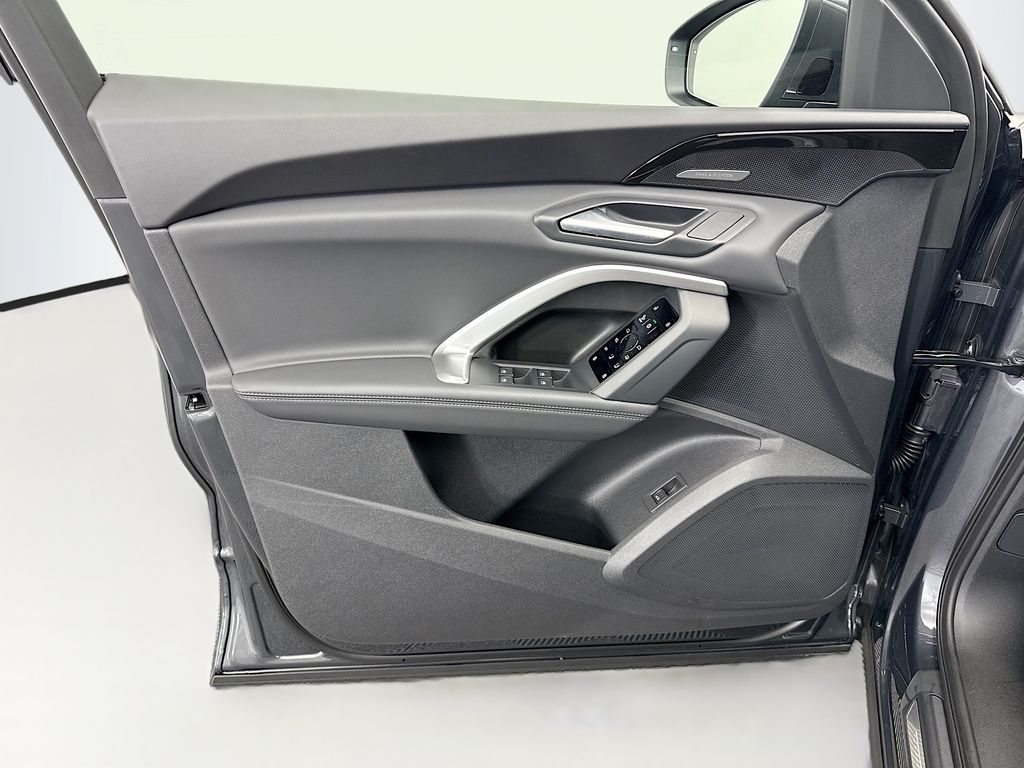 Thumbnail: 2025 Audi Q5 - 23