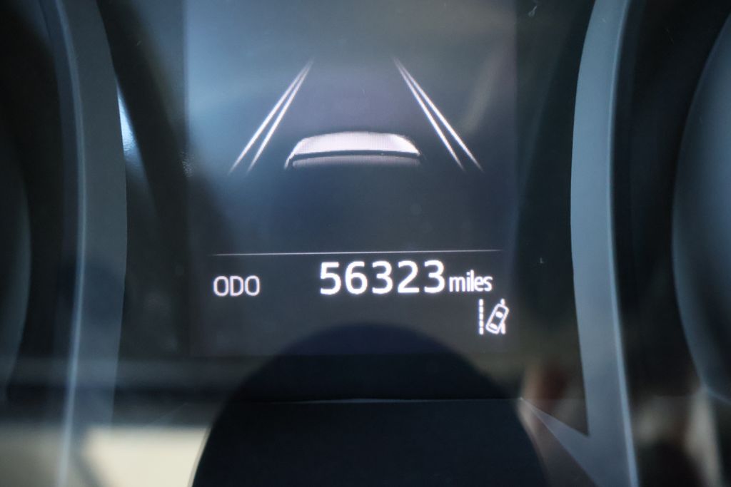 2023 Toyota Camry SE 32
