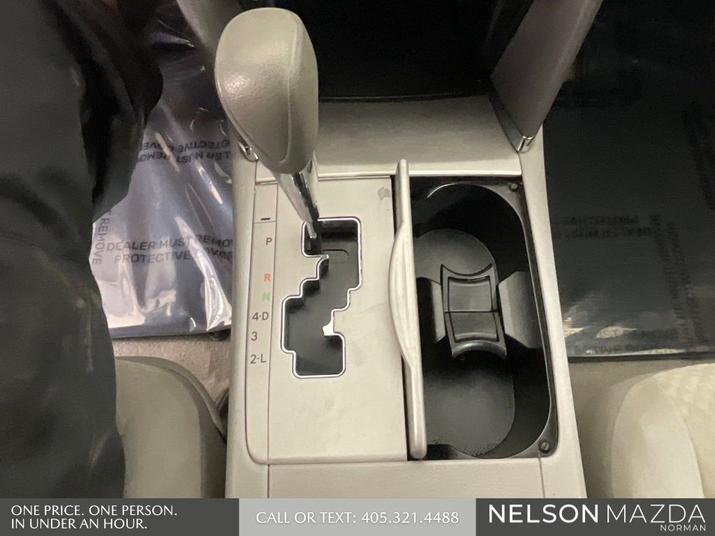 Used 2008 Silver Toyota LE image 37