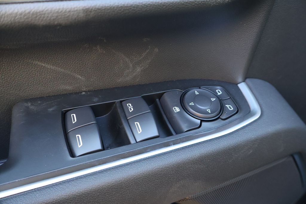 Thumbnail: 2026 Chevrolet Silverado 2500 - 17