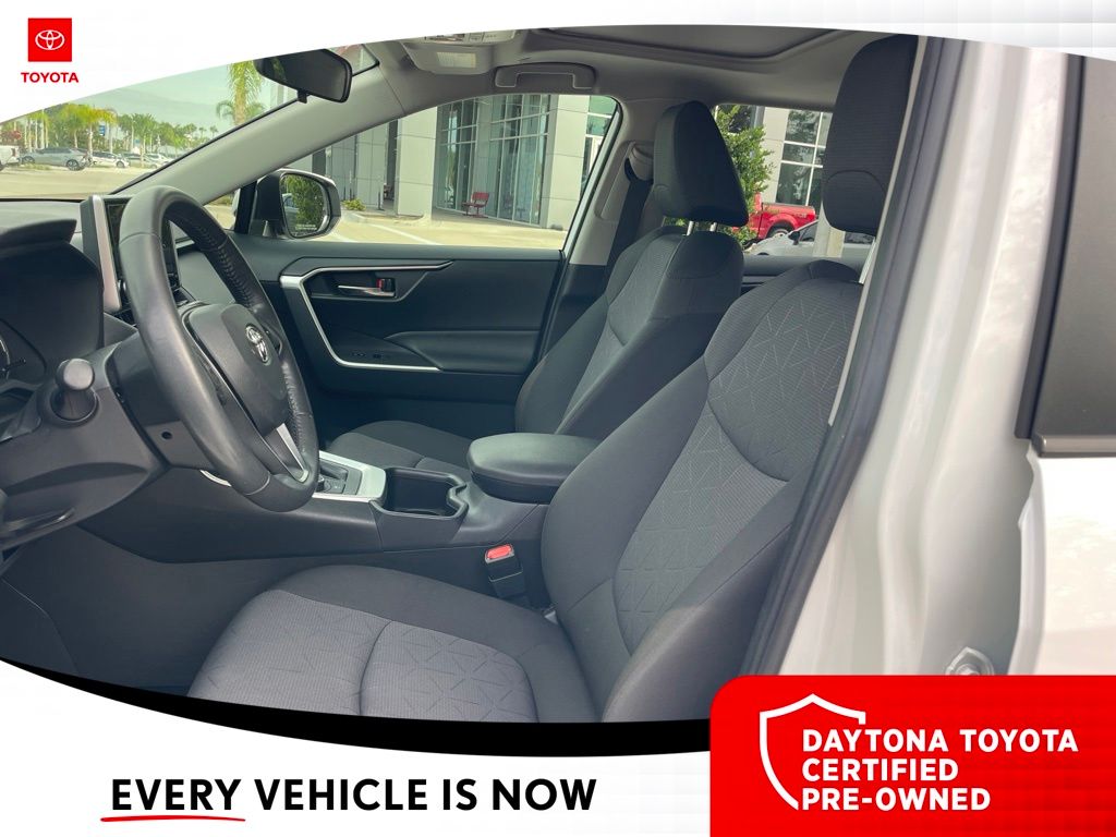 2024 Toyota RAV4 XLE - Photo 18
