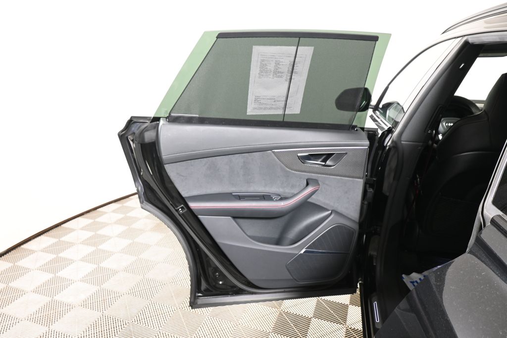 Thumbnail: 2024 Audi RS Q8 - 32