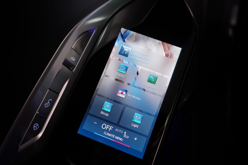 Thumbnail: 2026 BMW 7 Series - 14