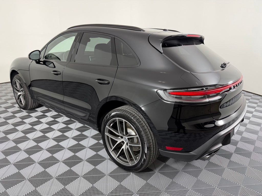 Thumbnail: 2026 Porsche Macan - 3