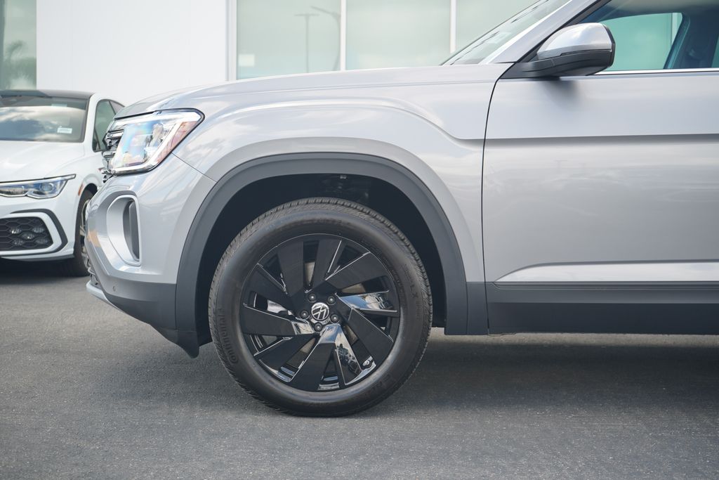 2025 Volkswagen Atlas SE 2