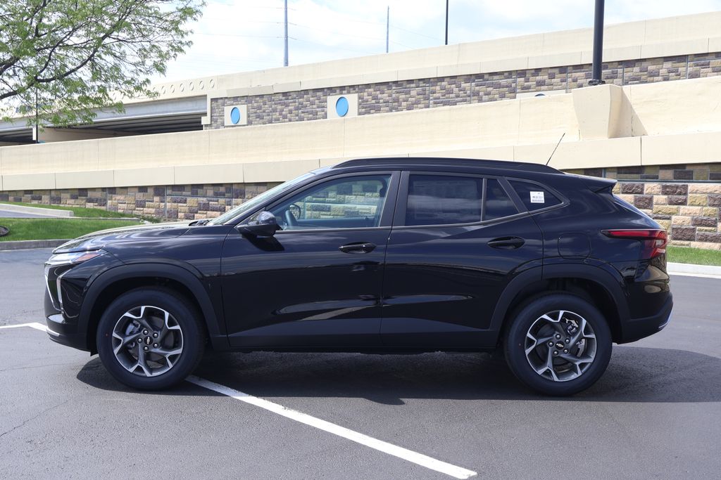 Thumbnail: 2026 Chevrolet Trax - 4