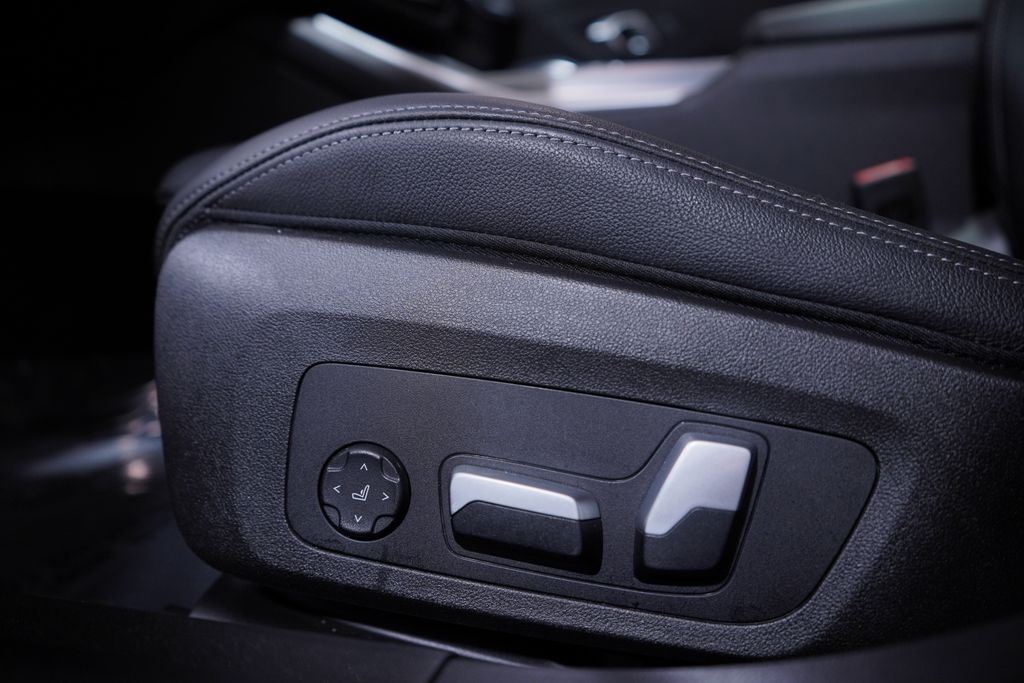 Thumbnail: 2024 BMW 3 Series - 18