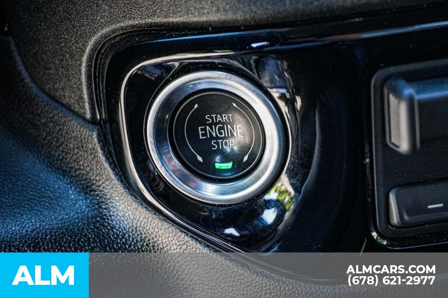 Used 2025 White Chevrolet LT image 43