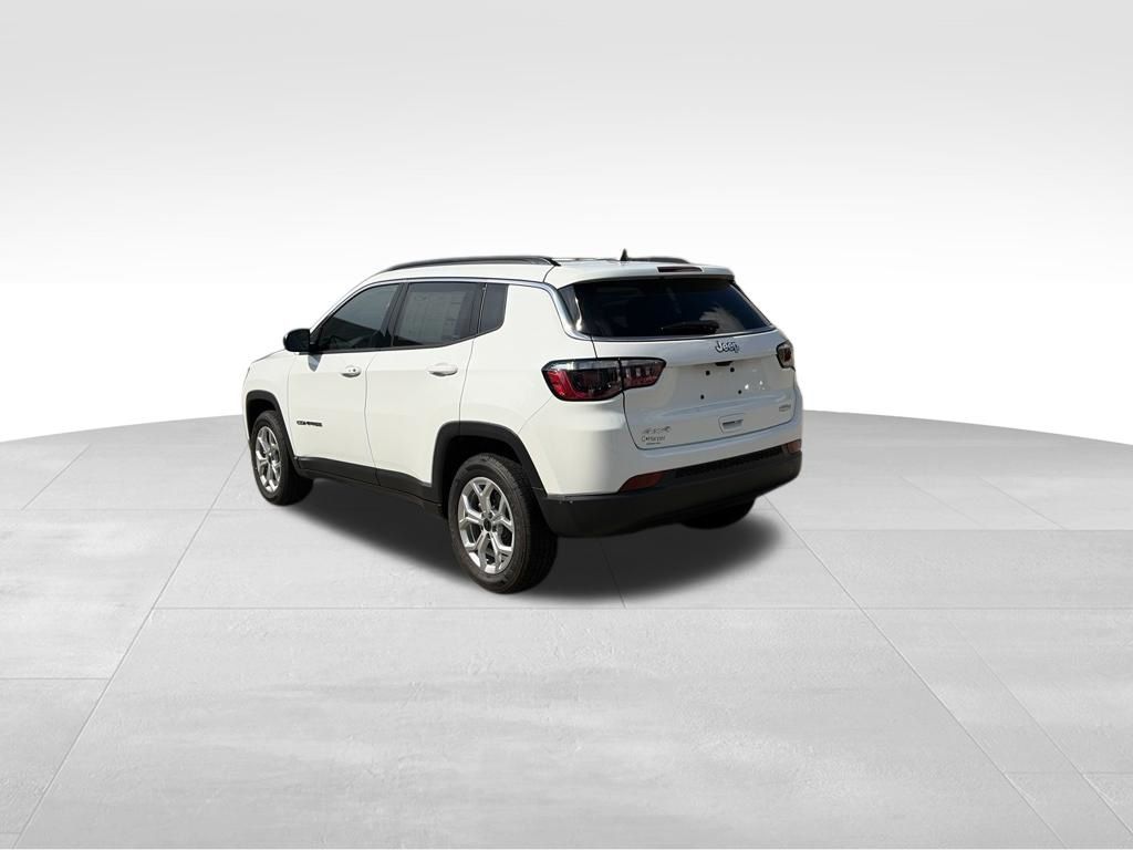 2026 Jeep Compass Latitude White at South Hills CDJR