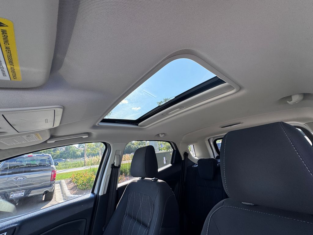 Certified Used 2018 White Platinum Clearcoat Metallic Ford SE image 10