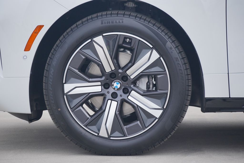 Thumbnail: 2026 BMW iX - 5