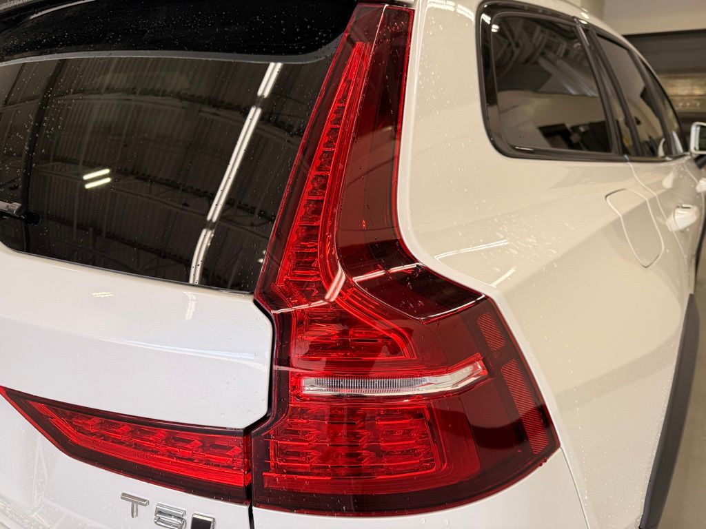 Thumbnail: 2022 Volvo S60 - 5