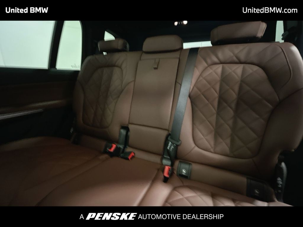 Thumbnail: 2026 BMW X7 - 21