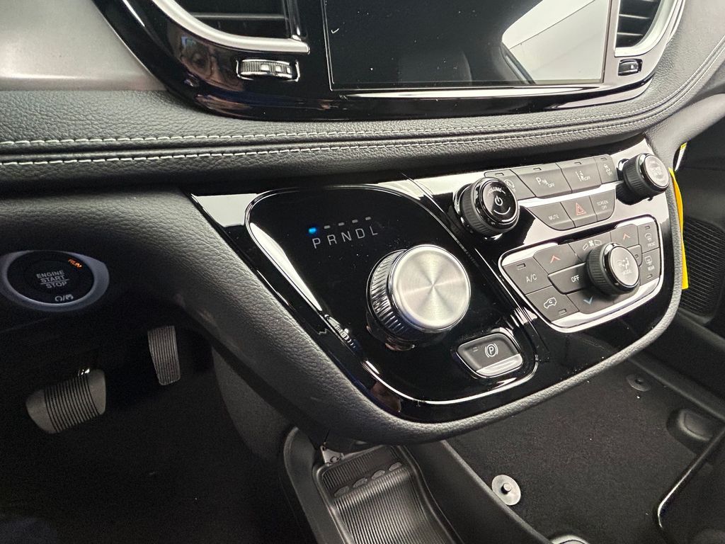 New 2026 Bright White Clearcoat Chrysler Select image 17