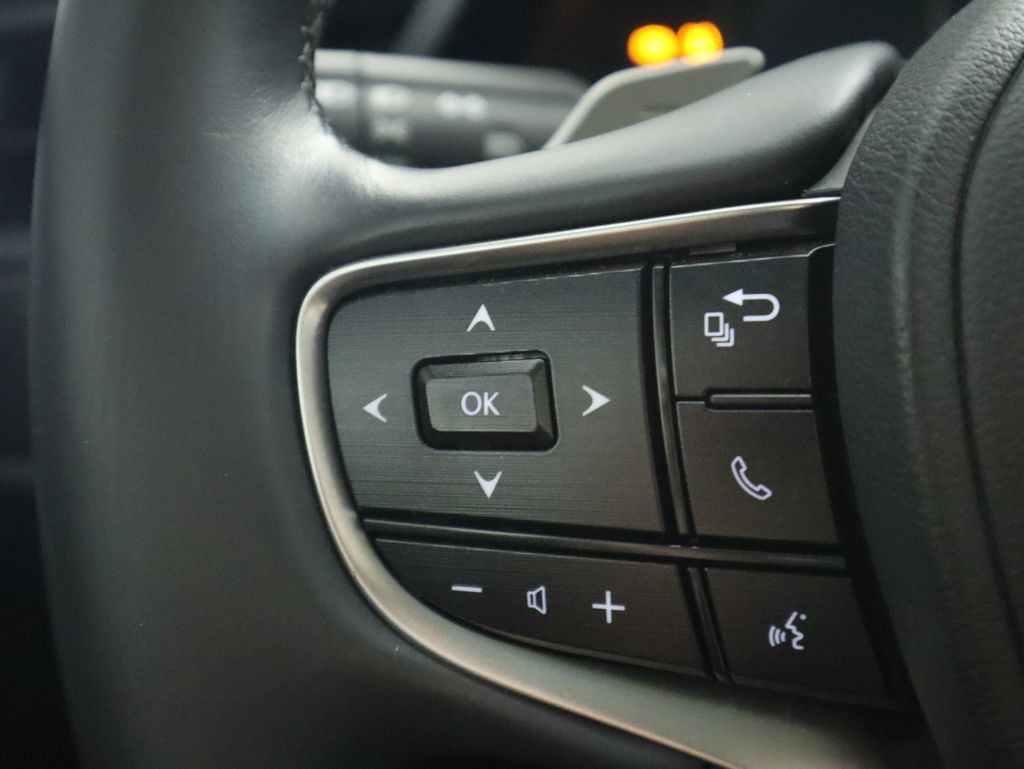 Thumbnail: 2023 Lexus ES - 11