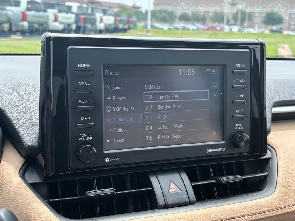 2021 Toyota RAV4 Hybrid XLE photo