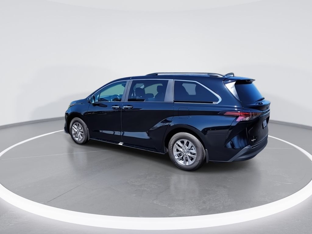 2025 Toyota Sienna XLE 6