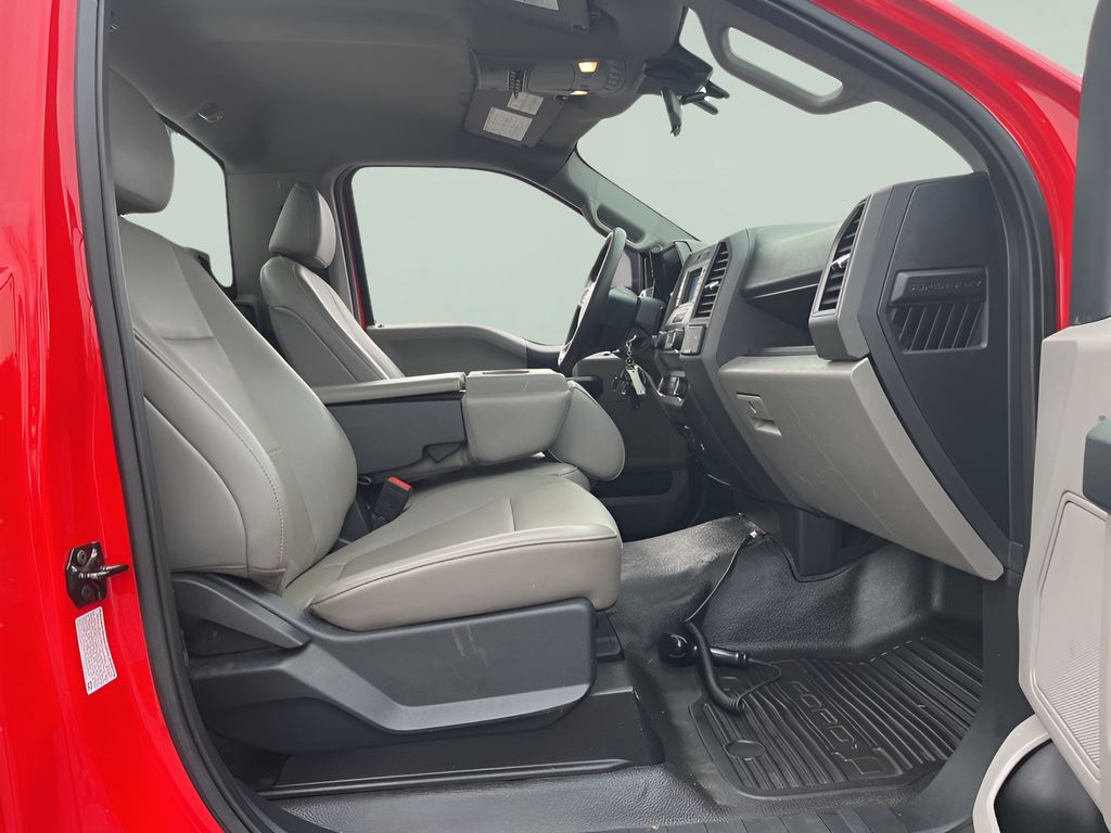 2022 Ford F-350 XL photo 3