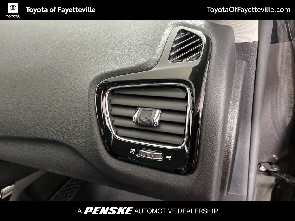 Thumbnail: 2020 Jeep Compass - 10