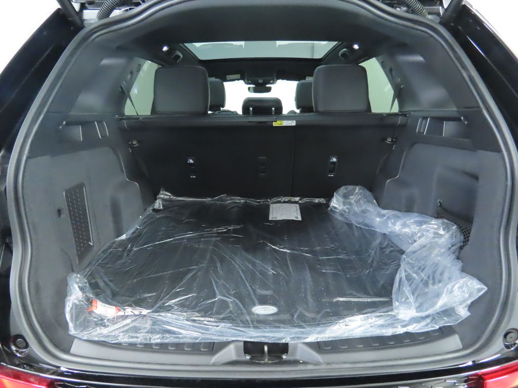 Thumbnail: 2024 Land Rover Discovery Sport - 30