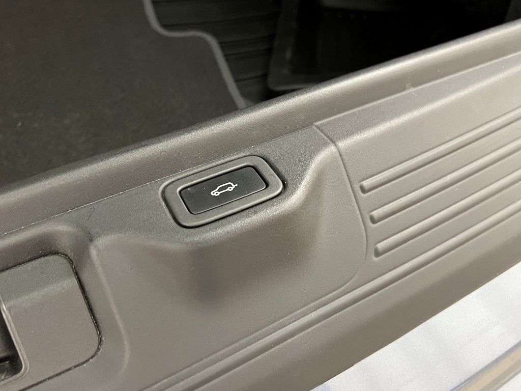 Thumbnail: 2021 Land Rover Range Rover - 12