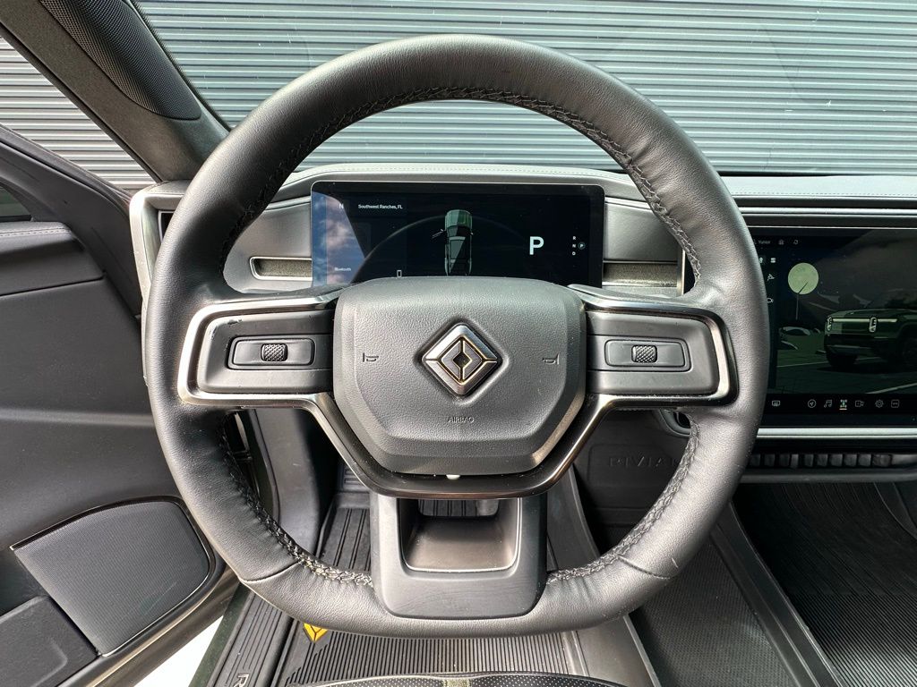 Thumbnail: 2025 Rivian R1S - 16