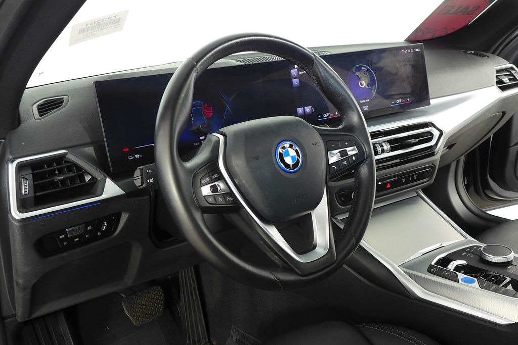 Thumbnail: 2023 BMW i4 - 31