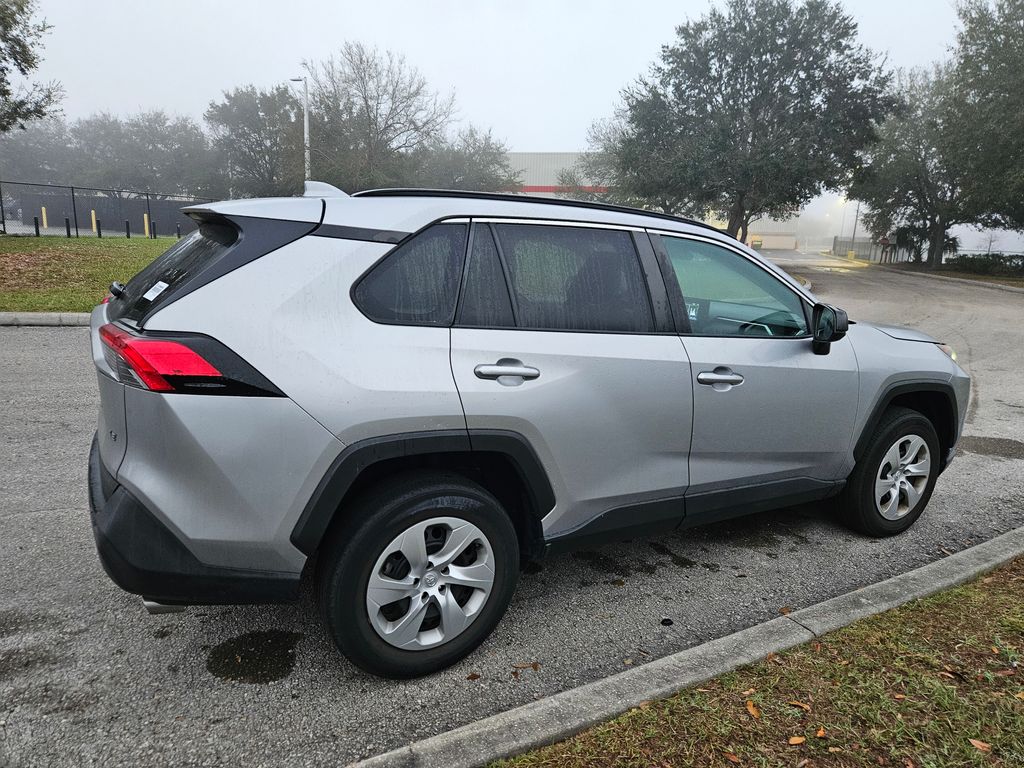 2021 Toyota RAV4 LE 5