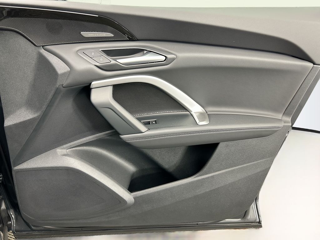 Thumbnail: 2025 Audi Q5 - 24