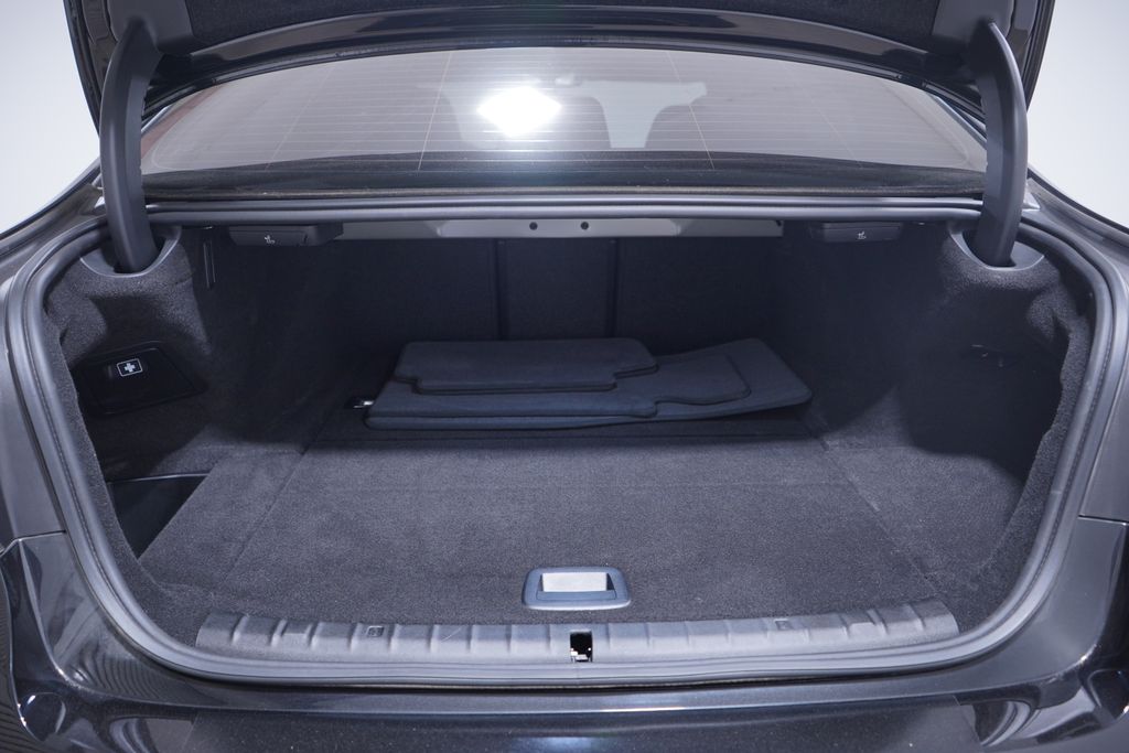 Thumbnail: 2023 BMW 5 Series - 23