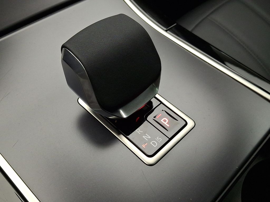 Thumbnail: 2026 Land Rover Range Rover Evoque - 16