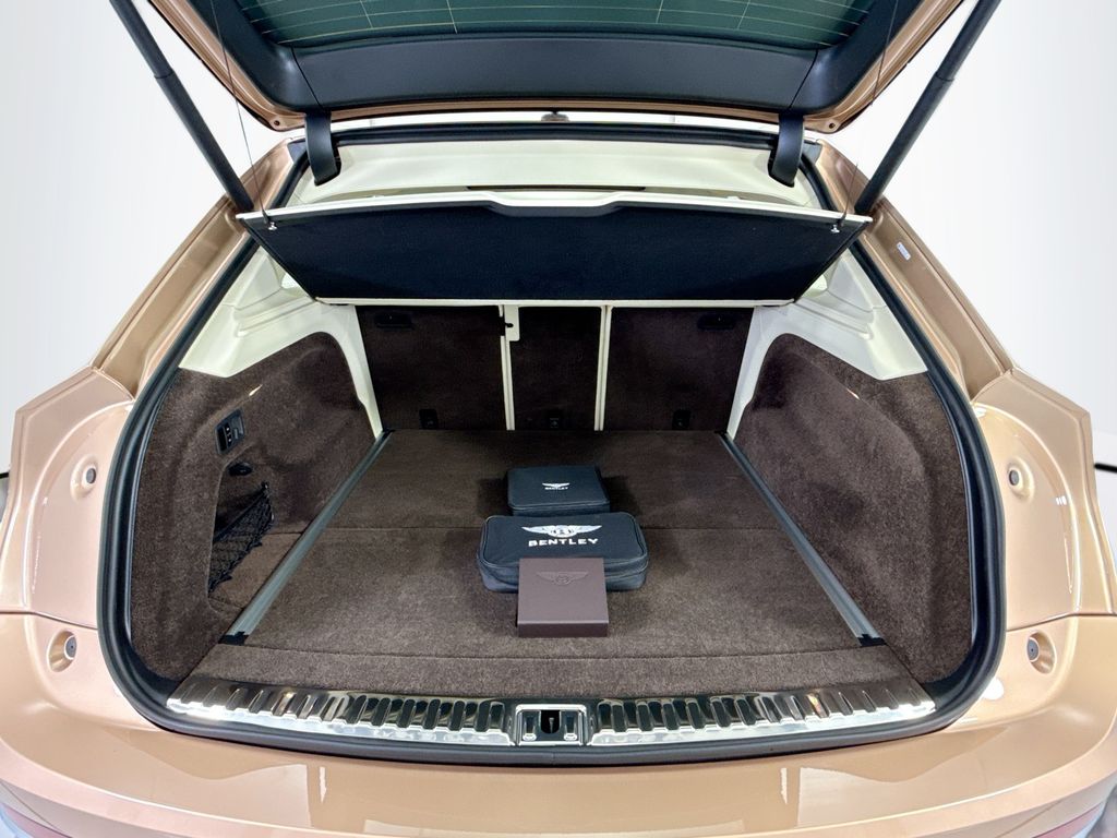 Thumbnail: 2026 Bentley Bentayga - 27