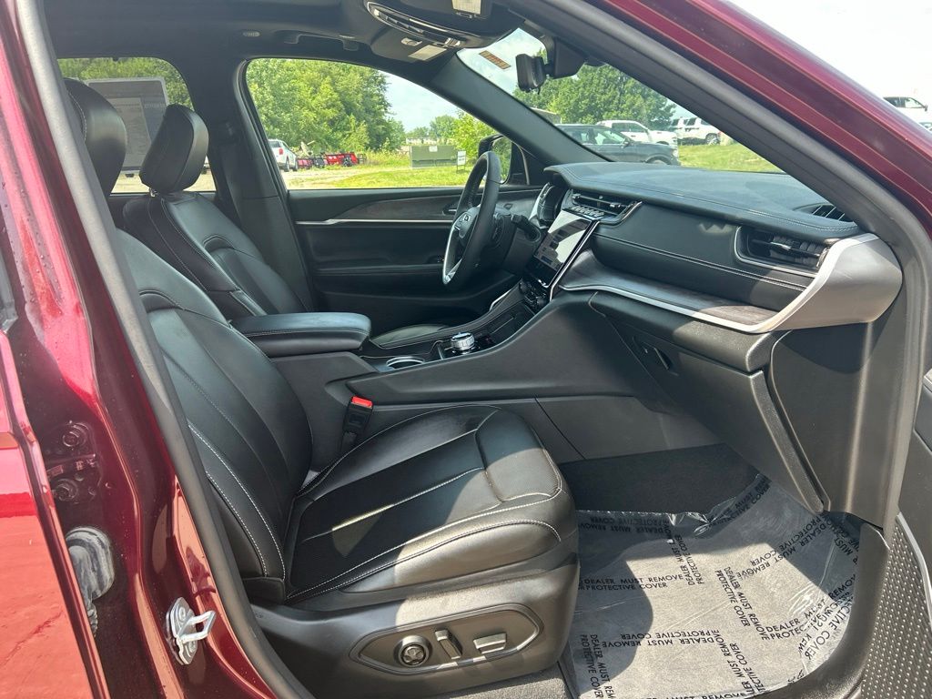 Used 2025 Jeep Grand Cherokee SUV